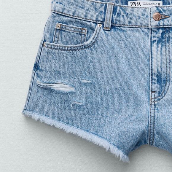 Zara Distressed High Waisted Light Wash Denim shorts Size 4 & 6 - Picture 5 of 8